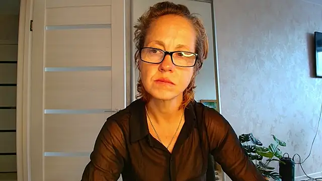 LioraWeiss' Live XXX Chat
