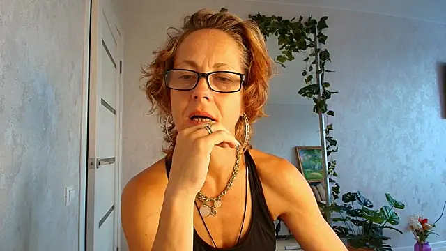 LioraWeiss' Live XXX Chat