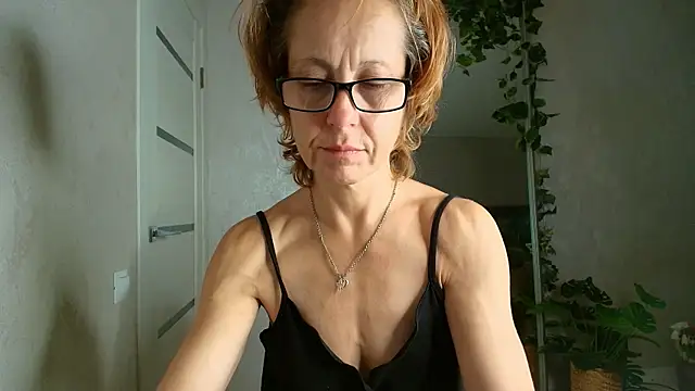 LioraWeiss' Live XXX Chat