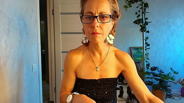 LioraWeiss' Live XXX Chat