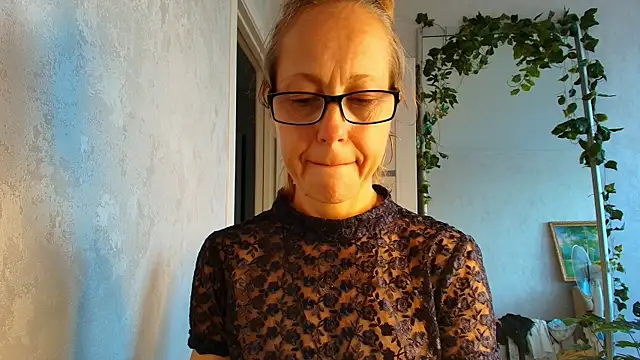 LioraWeiss: απευθείας συνομιλία ΧΧΧ