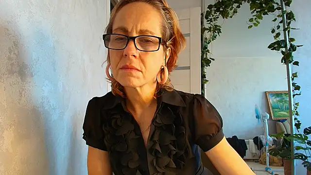 LioraWeiss' Live XXX Chat