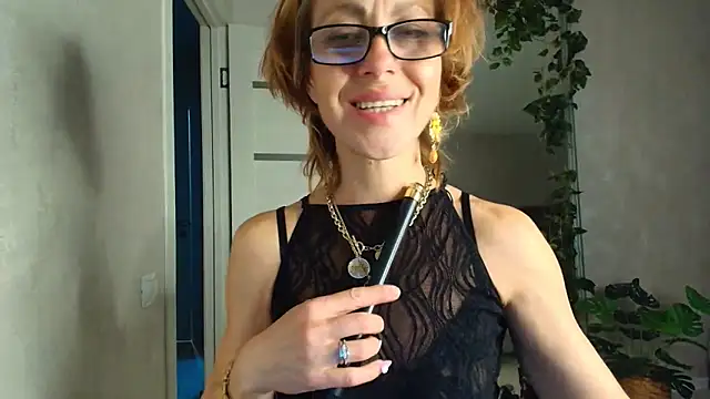 LioraWeiss' Live XXX Chat