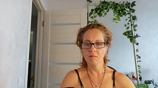LioraWeiss' Live XXX Chat