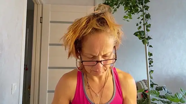 LioraWeiss XXX чат на живо