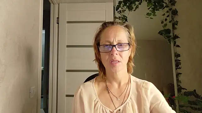 LioraWeiss' Live XXX Chat