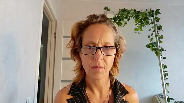Chatroom XXX en direct de LioraWeiss