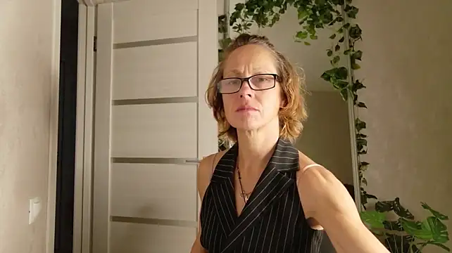 LioraWeiss Adlı Modelin Canlı XXX Sohbeti