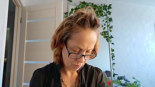 LioraWeiss' Live XXX Chat