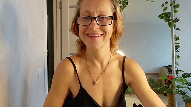 LioraWeiss' Live XXX Chat