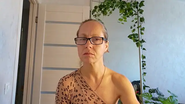 Chatroom XXX en direct de LioraWeiss