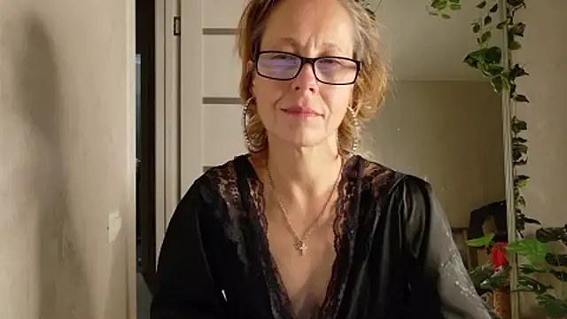 LioraWeiss' Live XXX Chat