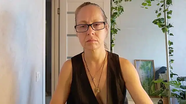 LioraWeiss' Live XXX Chat