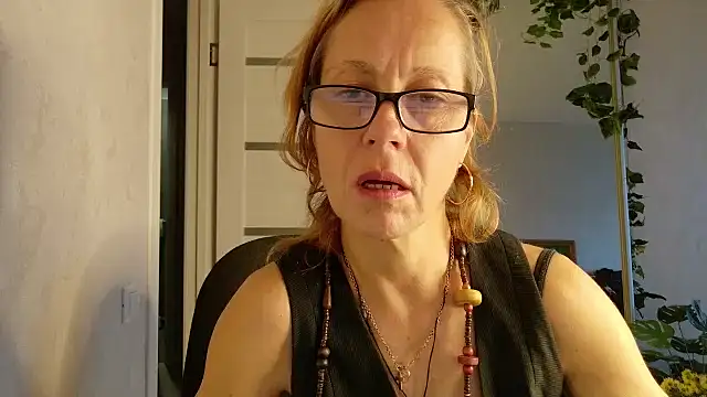 LioraWeiss live XXX chat