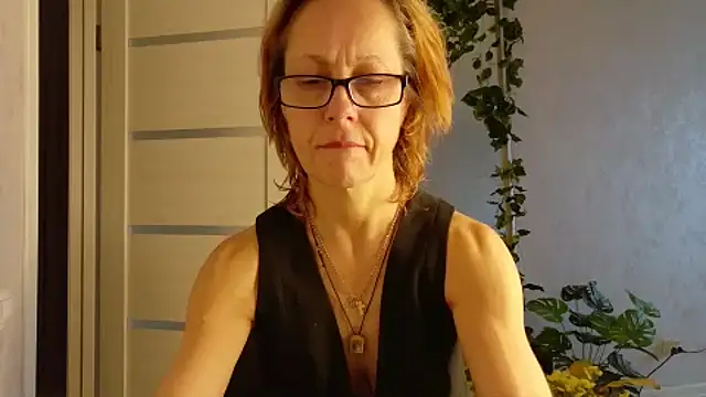 LioraWeiss Chat XXX live
