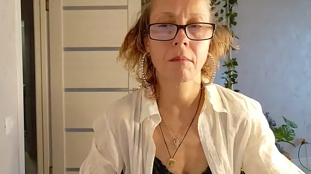 Chat +18 de LioraWeiss ao vivo