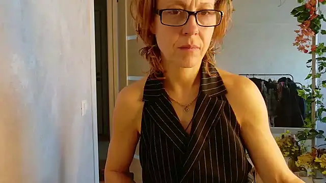 LioraWeiss' Live XXX Chat