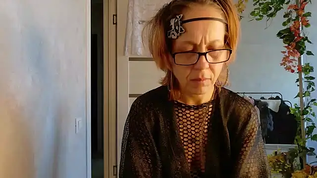 LioraWeiss' Live XXX Chat