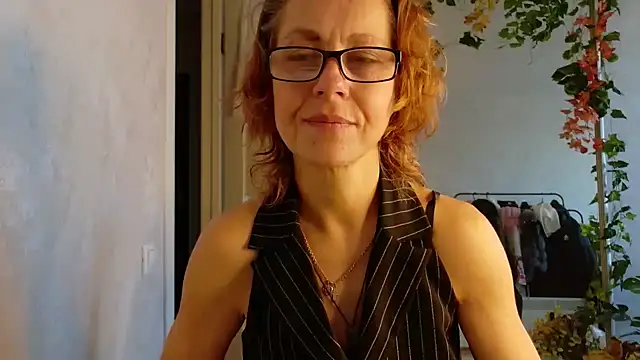 LioraWeiss' Live XXX Chat