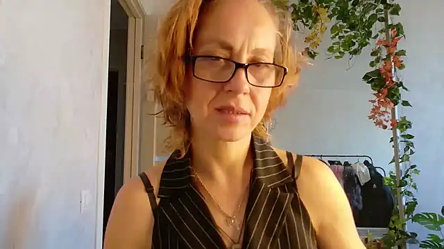 LioraWeiss' Live XXX Chat