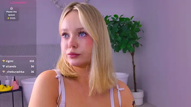 ElaraVance Adlı Modelin Canlı XXX Sohbeti