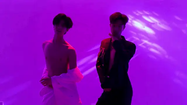 AOA-boy webkamerás műsora