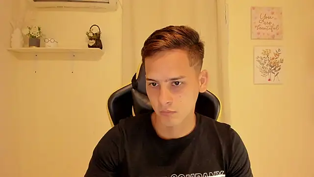 sexy_andres01's Webcam Show
