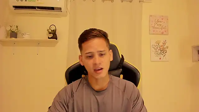 sexy_andres01's Webcam Show