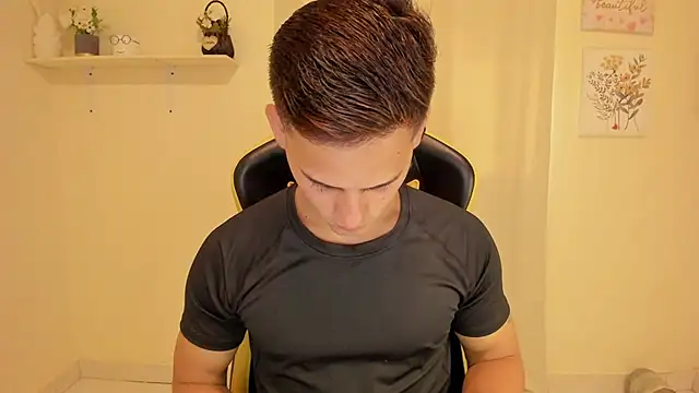 sexy_andres01: διαδικτυακό σόου στην κάμερα