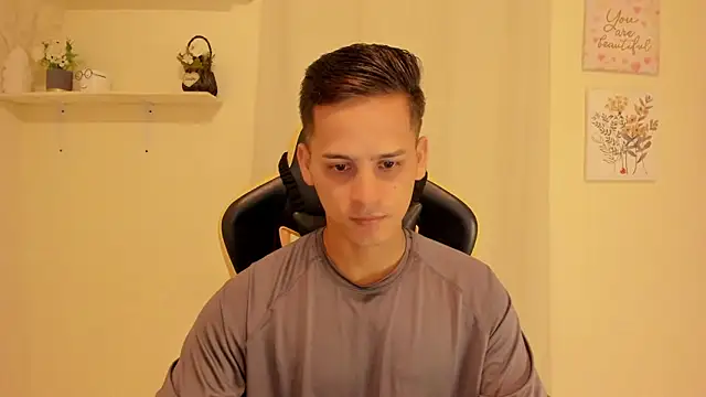 sexy_andres01's Webcam Show