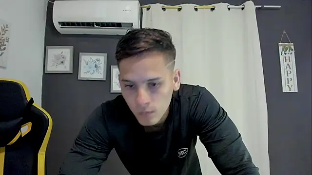 sexy_andres01: διαδικτυακό σόου στην κάμερα