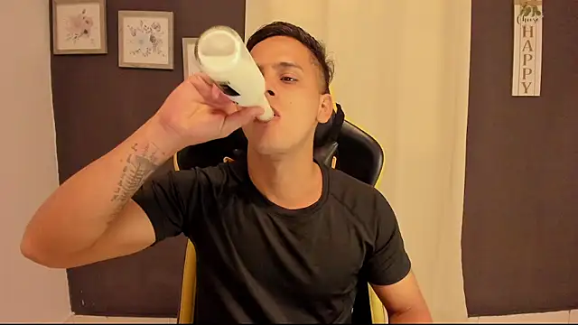 sexy_andres01's Webcam Show