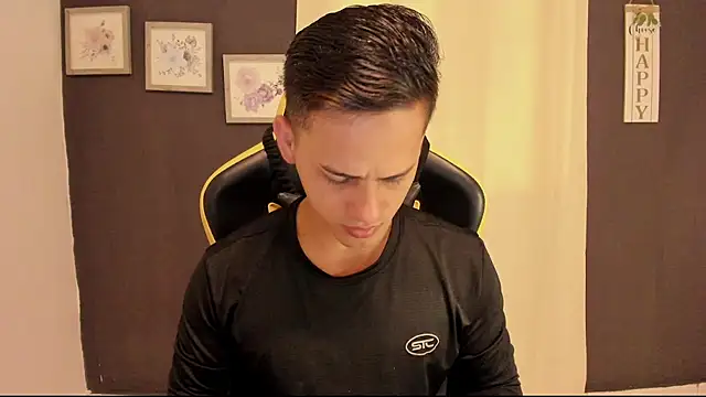 sexy_andres01's Webcam Show