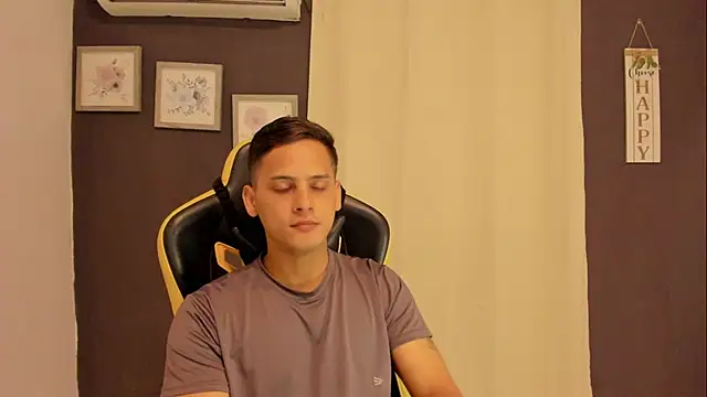 sexy_andres01's Webcam Show