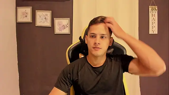 sexy_andres01's Webcam Show