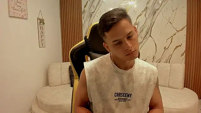 sexy_andres01: διαδικτυακό σόου στην κάμερα