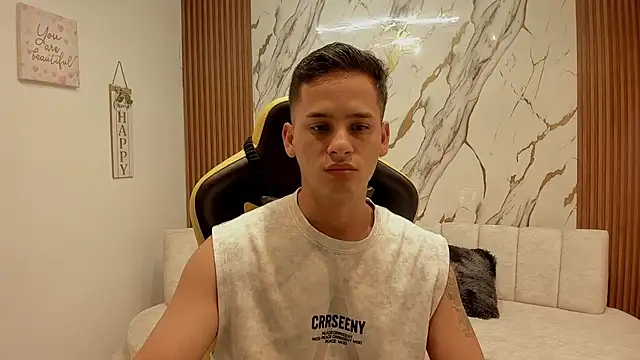 sexy_andres01: διαδικτυακό σόου στην κάμερα
