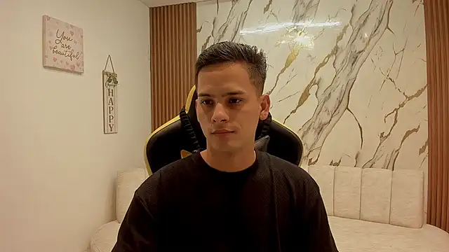 sexy_andres01のウェブカメラショー