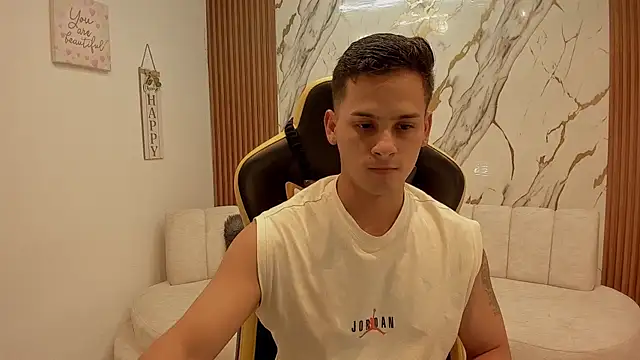 הופעת וובקאם של sexy_andres01