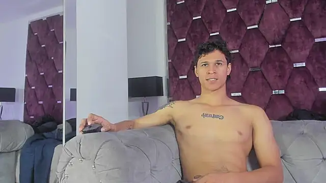 TonyBenedetti Adlı Modelin Web Kamerası Şovu