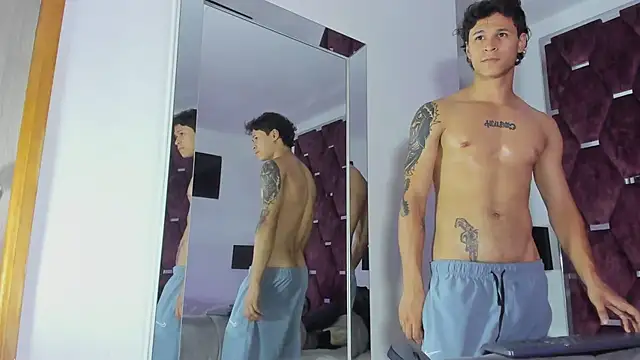 TonyBenedetti Adlı Modelin Web Kamerası Şovu