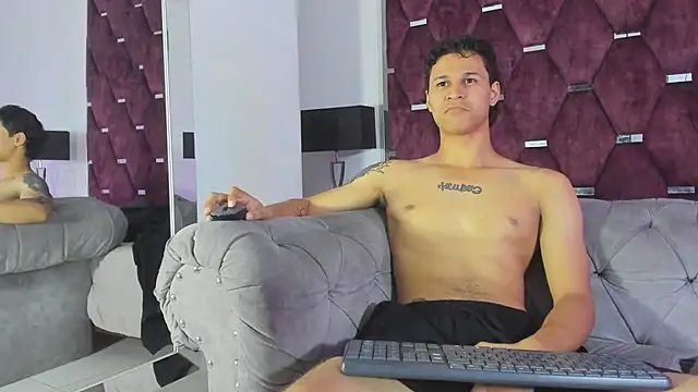 TonyBenedetti Adlı Modelin Web Kamerası Şovu