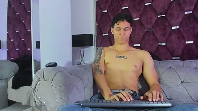 TonyBenedetti Adlı Modelin Web Kamerası Şovu