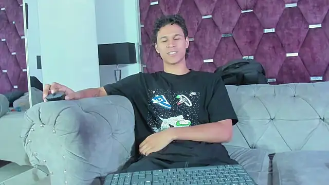 TonyBenedetti Pertunjukan Webcam