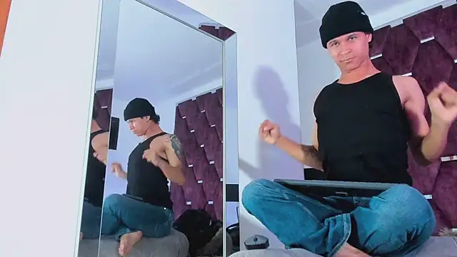 Show modela TonyBenedetti na web-kameri