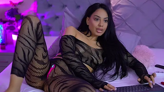 ErinAzzaro Webcam show
