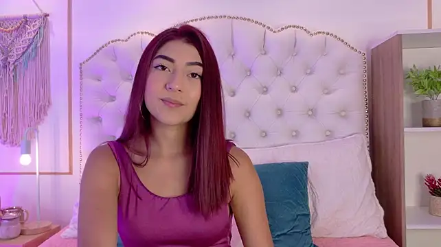 AriaStonne   – Naživo XXX chat
