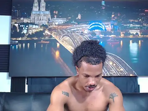 Show modela Josh_fit7 na web-kameri