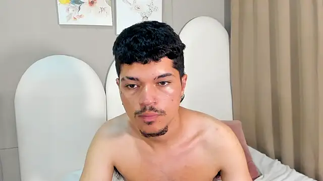 Chat +18 de Briian__ ao vivo