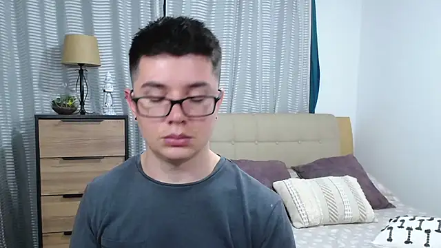 צ'אט XXX בשידור חי של BlackFoXXX69